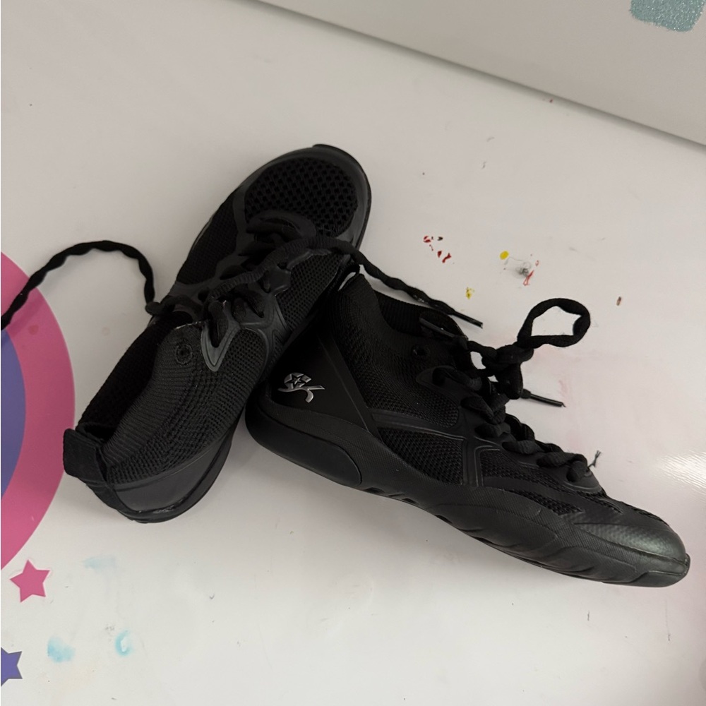 🖤 GK Hi-Flyer Mid Shoes 2302 – Black (SIZE ONE)